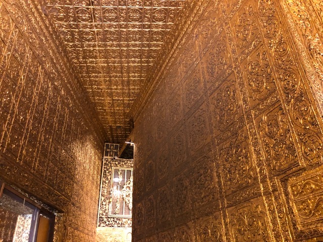 Corridoio d’oro alla Botataung Paya