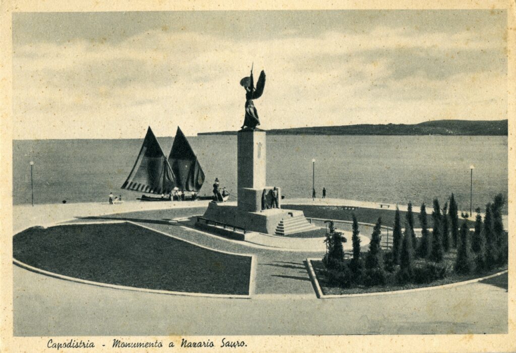Capodistria, monumento (oggi inesistente) a Nazario Sauro inaugurato il 9 giugno 1935 alla presenza del Re Vittorio Emanuele III