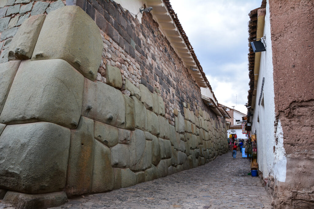 L'antica architettura incaica tra le costruzioni coloniali di Cuzco