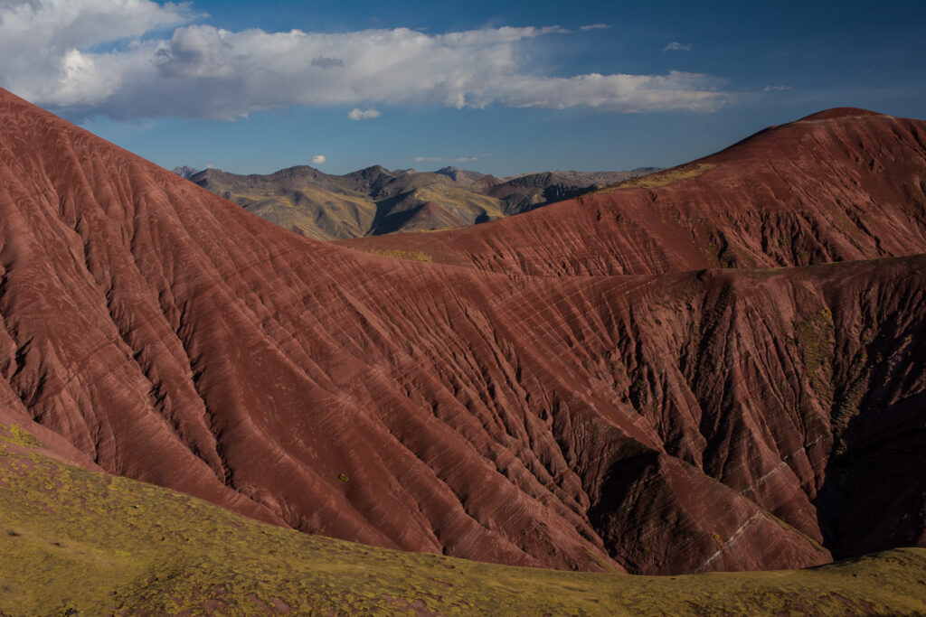 Le colline di arenaria rossastra che contraddistinguono l'ascensione verso Vinicunca