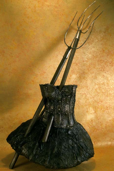 Anna Izzo - Contraddizioni scultura in bronzo cm 130x90x70