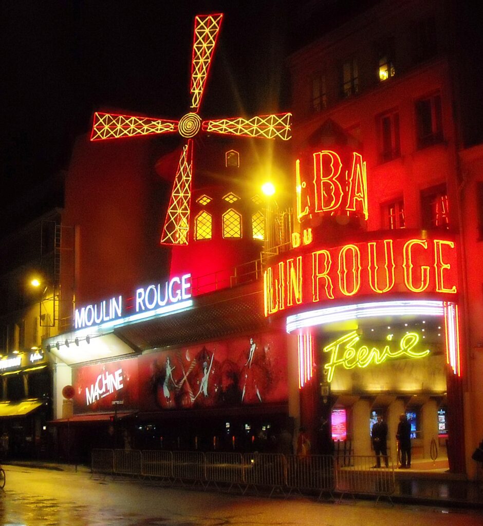 Moulin Rouge notte (fotografia Tour des Arts)