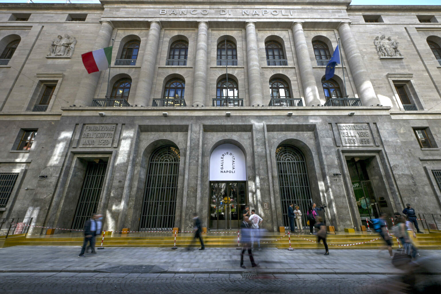 Esterno Gallerie d’Italia a Napoli (Fotografia Ciro Fusco)